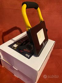 LED Floodlight- Faretto ricaricabile 30W- nuovo