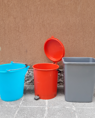 Pattumiera, secchio e contenitore
