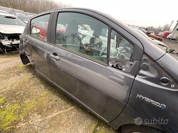 portiera DESTRA TOYOTA YARIS HYBRID (XP130)