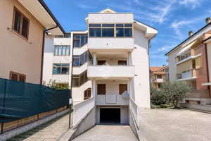 4 LOCALI A GIULIANOVA