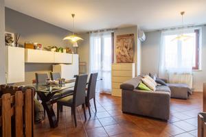 VILLA A SCHIERA CENTRALE A GUSSAGO