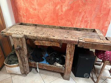 Vecchio banco da falegname