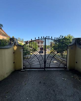 Villa di 300 m² con 3 locali e box auto a Frosinon