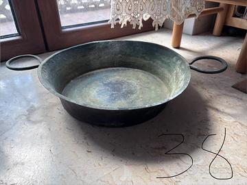 Pentola antica di rame