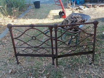 testiera in ferro pesante antico 