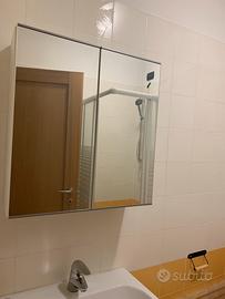 Specchio bagno contenitore