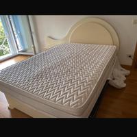 Letto con testiera rete e materasso