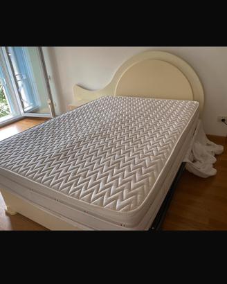 Letto con testiera rete e materasso