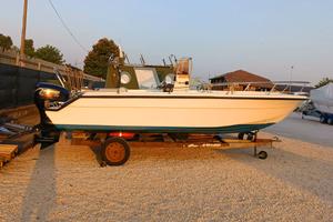 Barca da 6 metri con motore e carrello