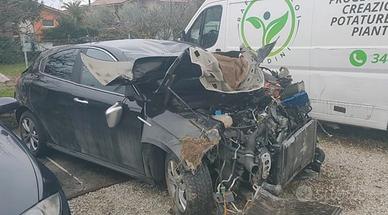 Alfa Romeo Giulietta incidentata
