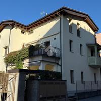 MONOLOCALE A CARNATE