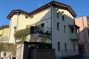 MONOLOCALE A CARNATE