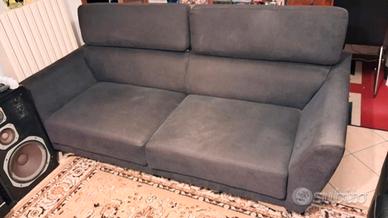 divano da tre blu scuro