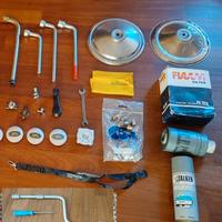 alcuni ricambi auto vintage