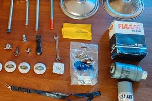 alcuni ricambi auto vintage