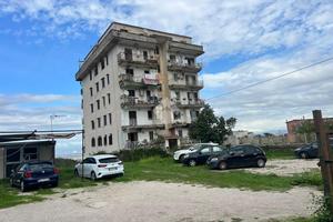 4 LOCALI A MARANO DI NAPOLI