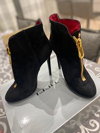 Scarpe camoscio nere con tacco a spillo