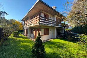 Villa di 401 m² con più di 5 locali e box auto dop