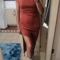 Abito lungo con spacchi 
