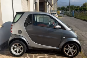 smart incidentata marciante