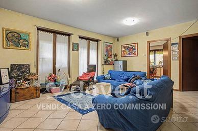 Appartamento di 170 m² con 5 locali e box auto a V