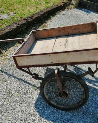 Vecchio carretto anni 70
