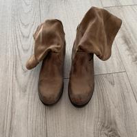 Stivali in camoscio usati color beige