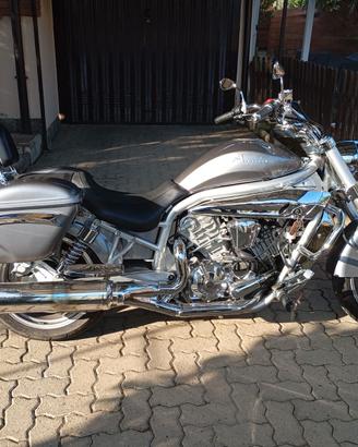 Hyosung Aquila GV650