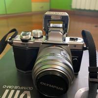 Fotocamera Olympus E-M10 Mark II Argento