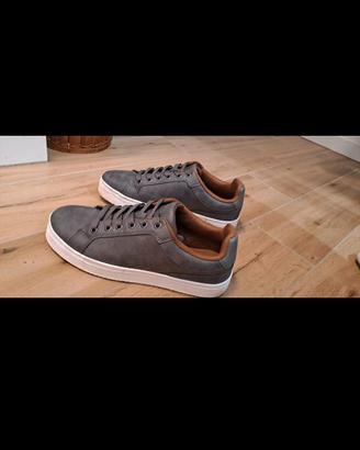 Sneakers in memory foam