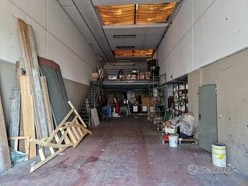 Immobile di 577 m² con 4 locali a Lucca