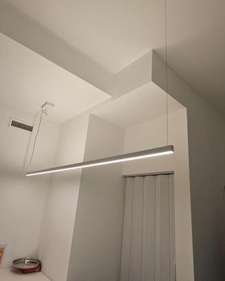 Lampada stilizzata da tavolo