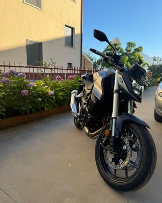 Honda hornet 750