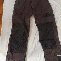 due pantaloni da lavoro