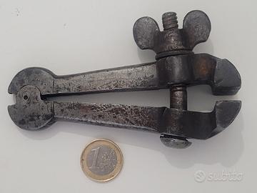 Morsa manuale antica 