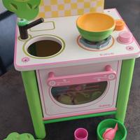 Cucina giocattolo in legno