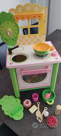 Cucina giocattolo in legno