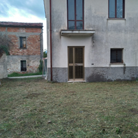 Bilocale parzialmente ristrutturato