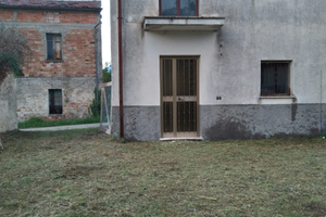 Bilocale parzialmente ristrutturato