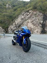Yamaha r1