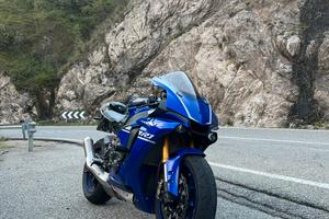 Yamaha r1