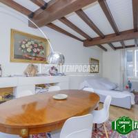 Trilocale ristrutturato con box in centro a Piacen