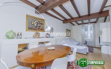 Trilocale ristrutturato con box in centro a Piacen