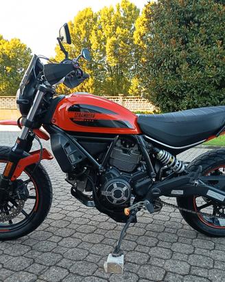 Ducati Scrambler Sixty2 400 (Patente A2)