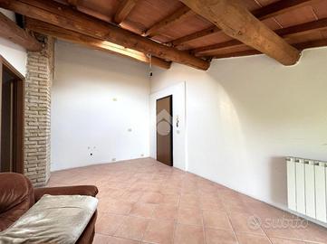 2 LOCALI A CASALMORO