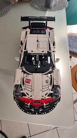 LEGO Technic Porsche 911 RSR (Set 42096) completa.