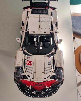 LEGO Technic Porsche 911 RSR (Set 42096) completa.