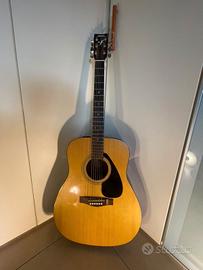 Chitarra acustica Yamaha FX310A elettrificata