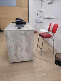 Banco cassa in legno finitura cemento