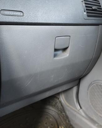 Cassetto portaoggetti KIA CARENS del 2005